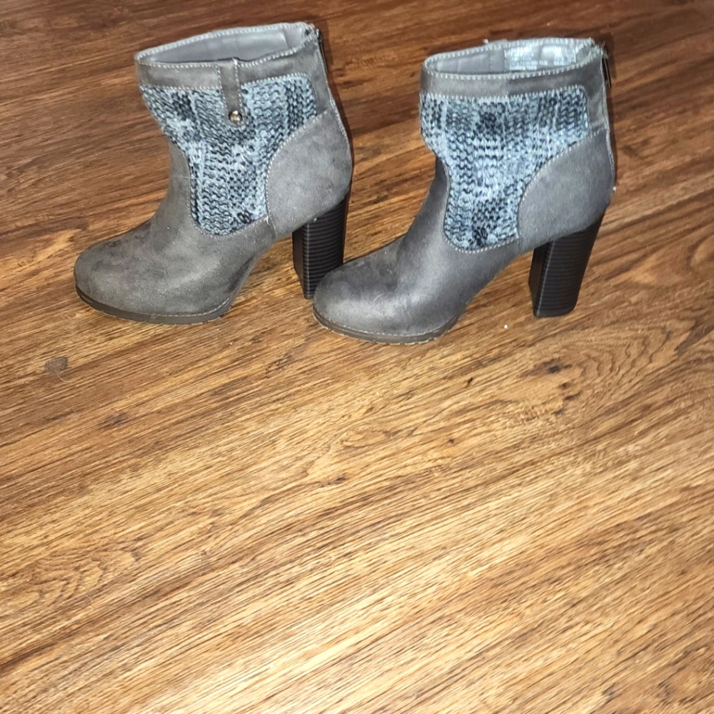 Juicy Couture Stylish Lupia Gray Ankle Boots 6